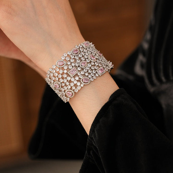 Bracelet manchette en treillis rose