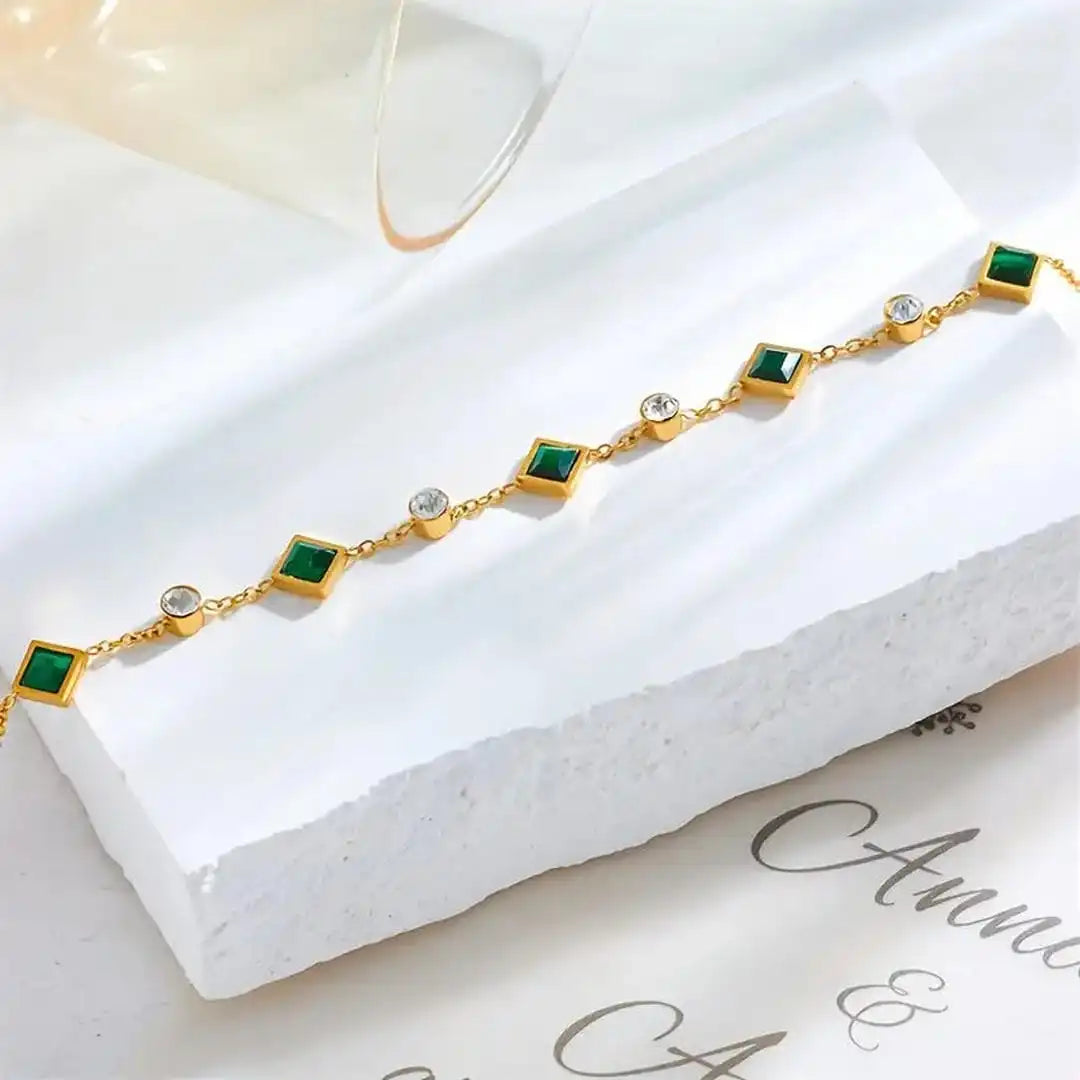 Bracelet Élégant en Émeraude avec Stations Carrées