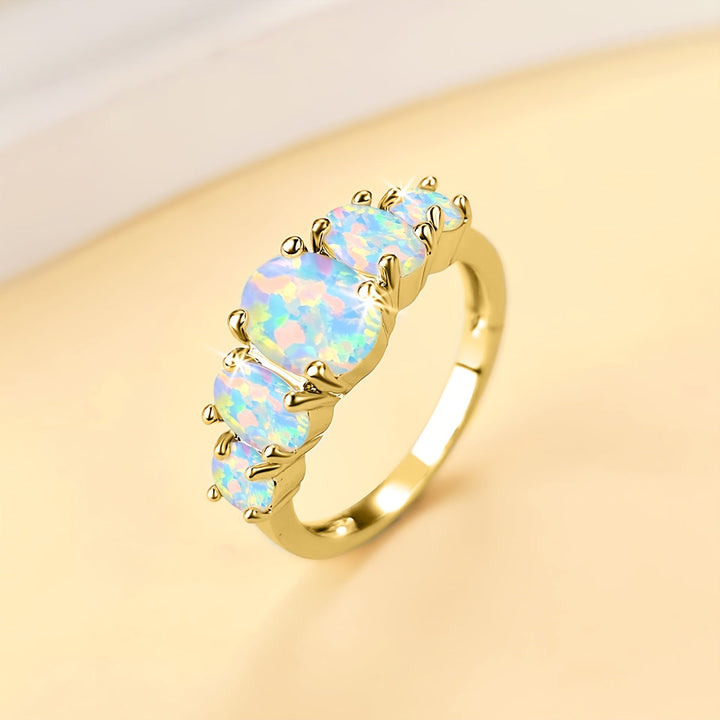 Bague en or ornée de cinq opales