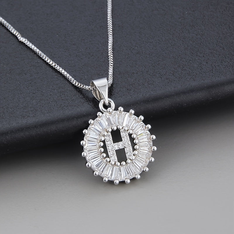 Collier en zirconium avec lettre initiale en or blanc