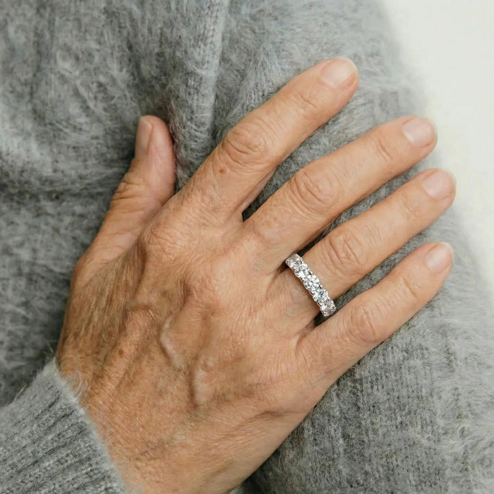 Bague Éternité Coralia en Moissanite