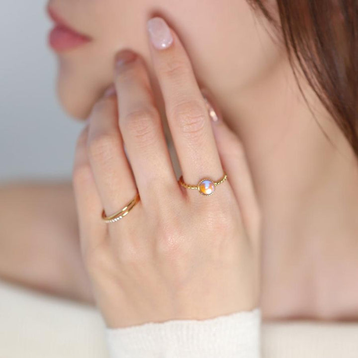 Bague en Pierre de Lune sur Corde Tressée Dorée
