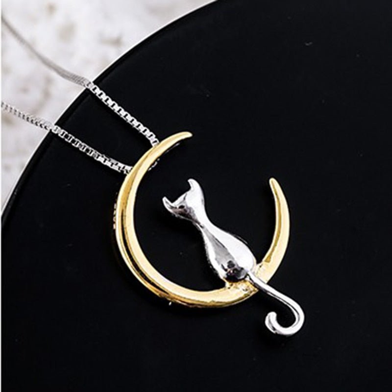 Collier élégant en croissant et chat