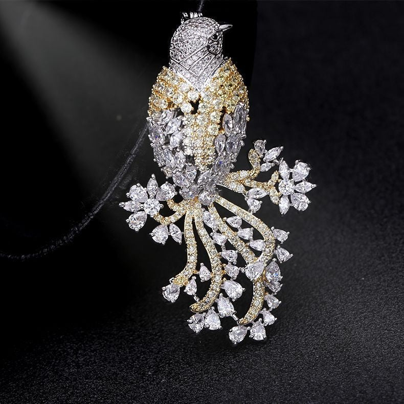 Broche Oiseau Chanteur avec Couronne