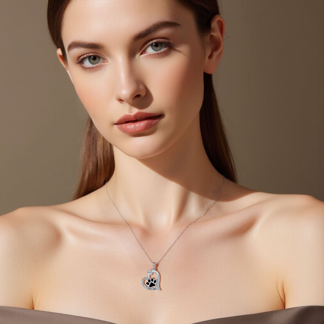 Collier en Forme de Cœur avec Empreinte de Patte de Chien en Zirconium