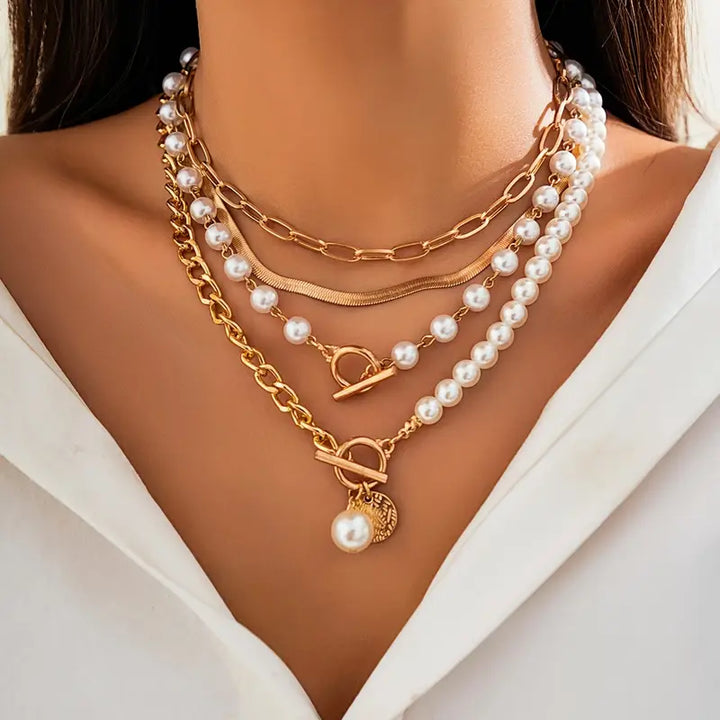 Collier superposé en perles contemporaines