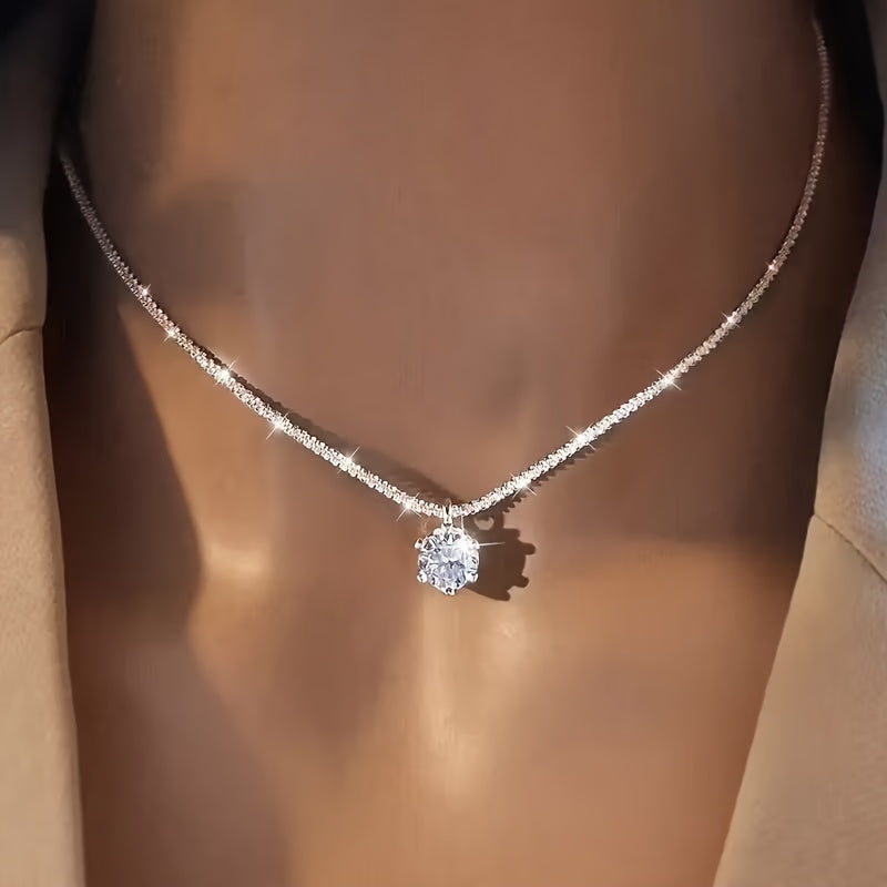 Collier intemporel en or blanc avec incrustation de zirconium