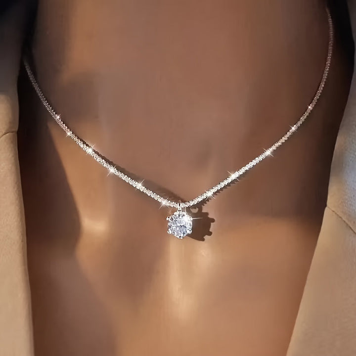 Collier intemporel en or blanc avec incrustation de zirconium