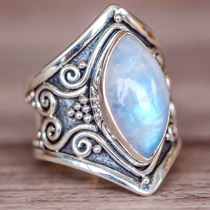 Bague Statement en Pierre de Lune Marquise Sertie