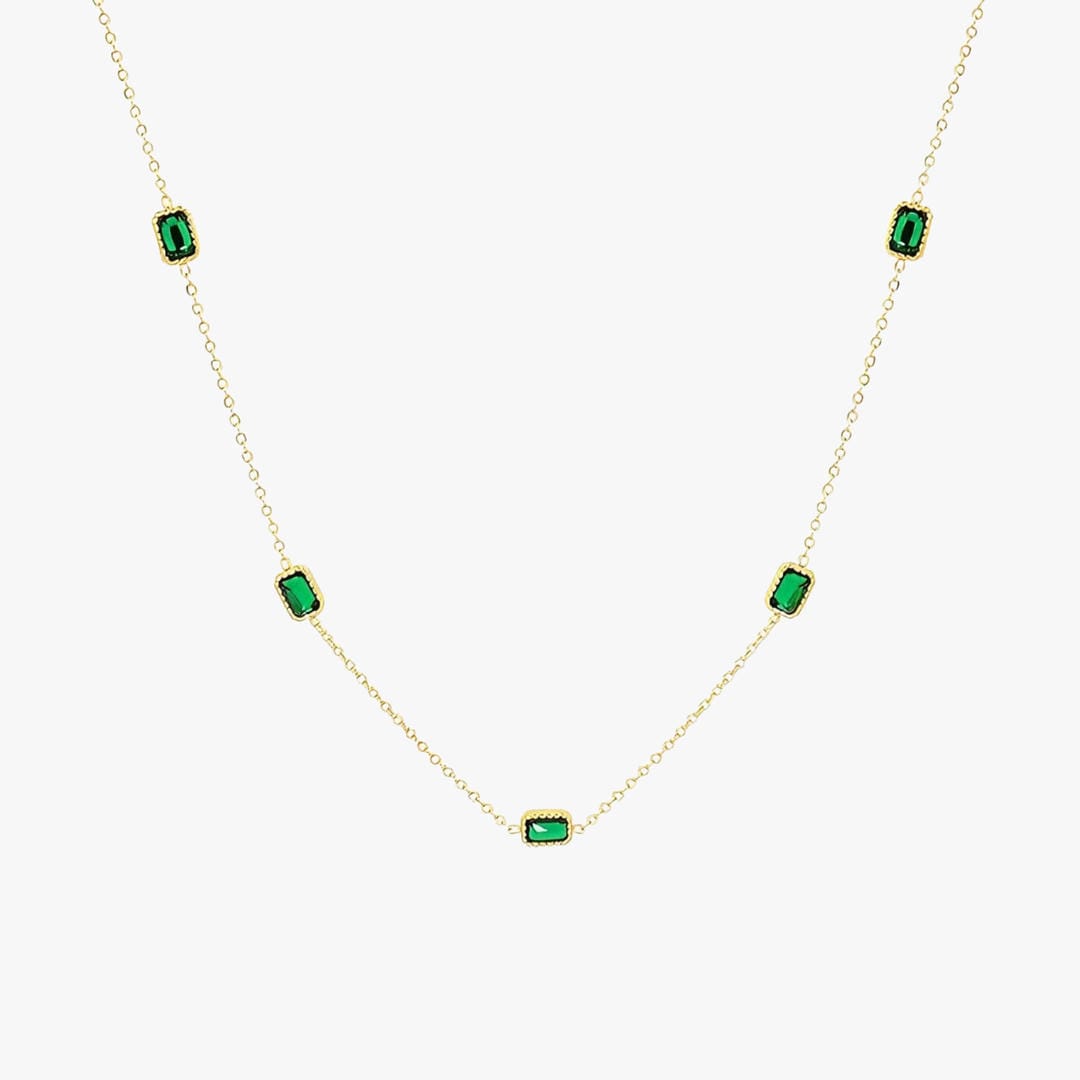 Collier en chaîne dorée orné d&