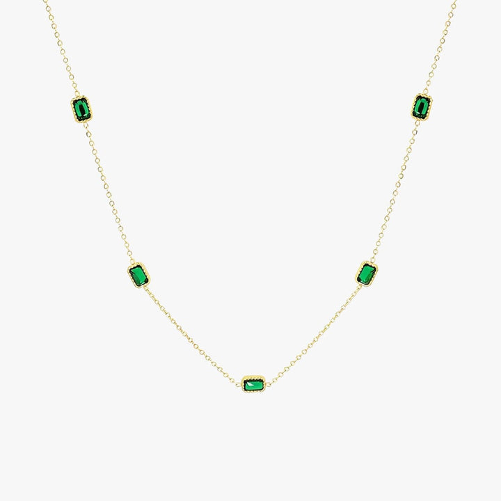 Collier en chaîne dorée orné d&
