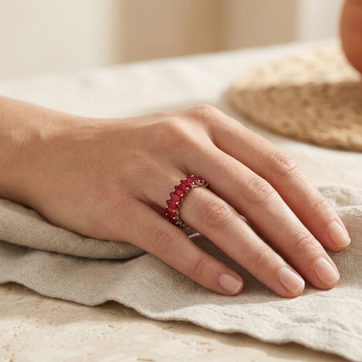 Bague en or ornée de rubis