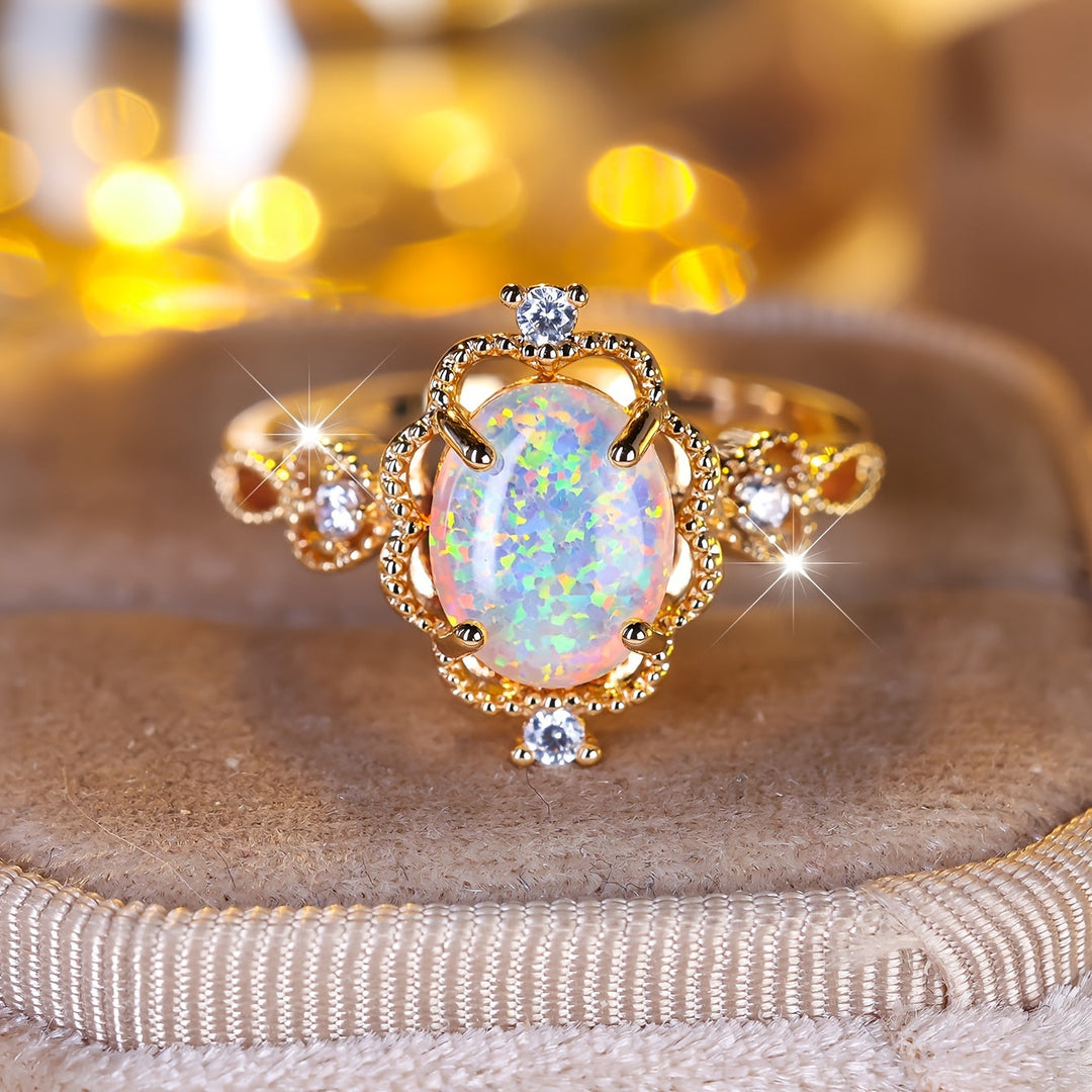 Bague Vintage en Or avec Opale et Halo