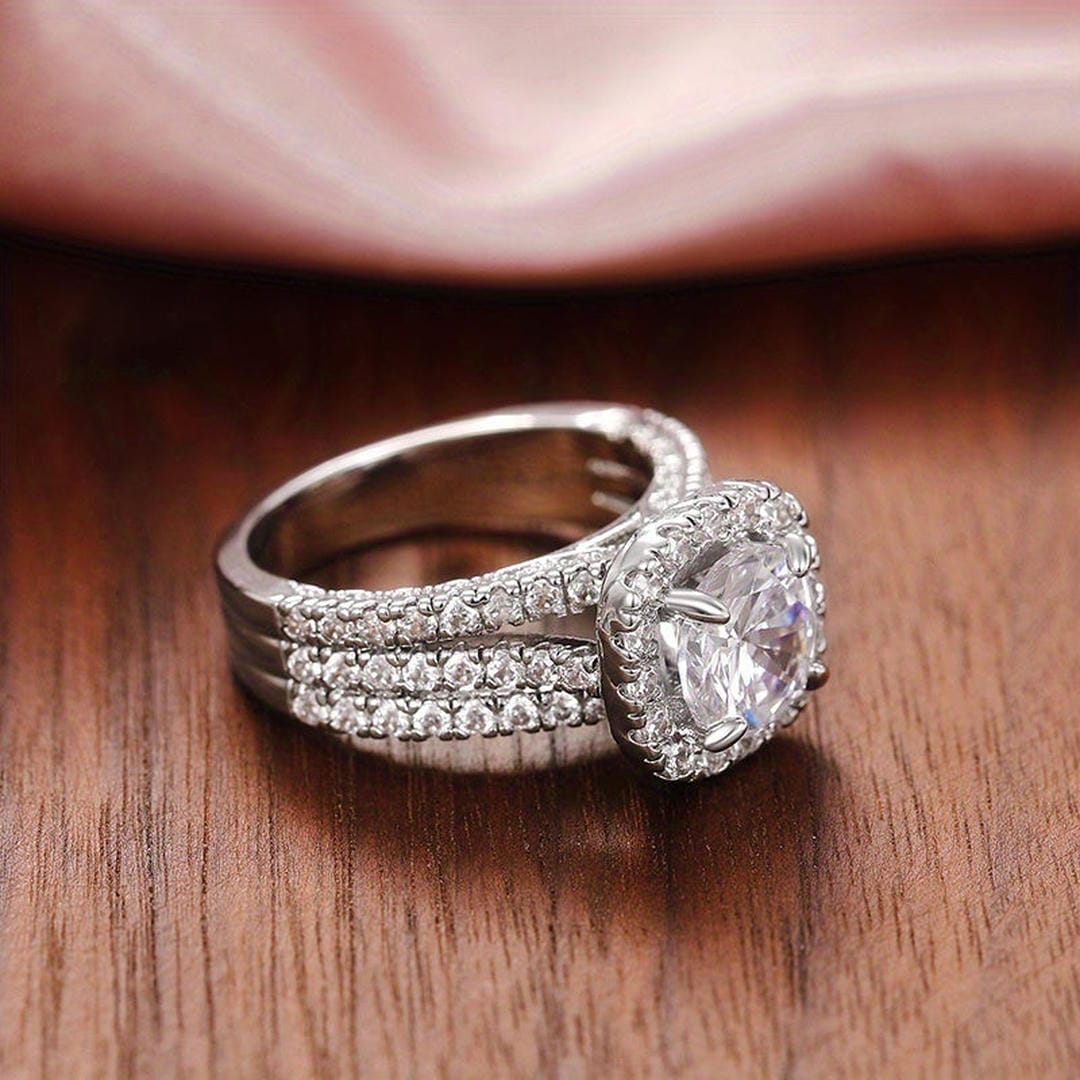 Bague Halo Pavé en Coussin Énonciatrice