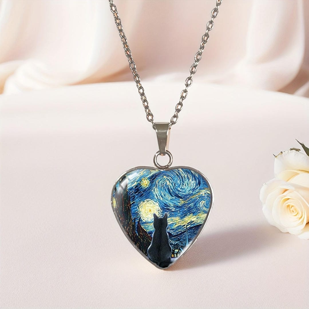 Collier en argent en forme de cœur avec un chat dans une nuit étoilée