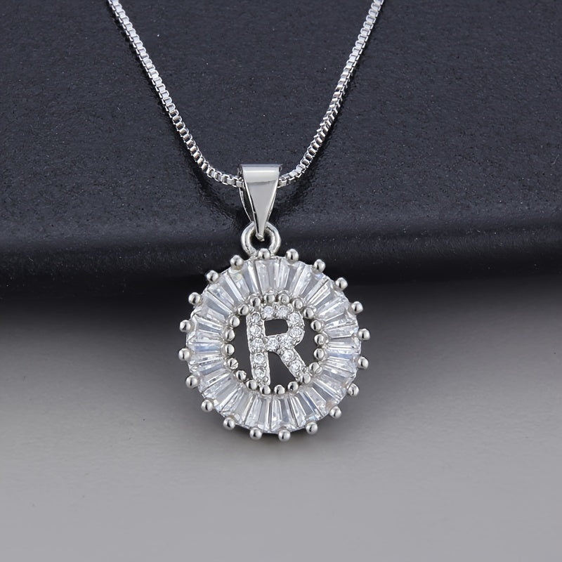 Collier en zirconium avec lettre initiale en or blanc
