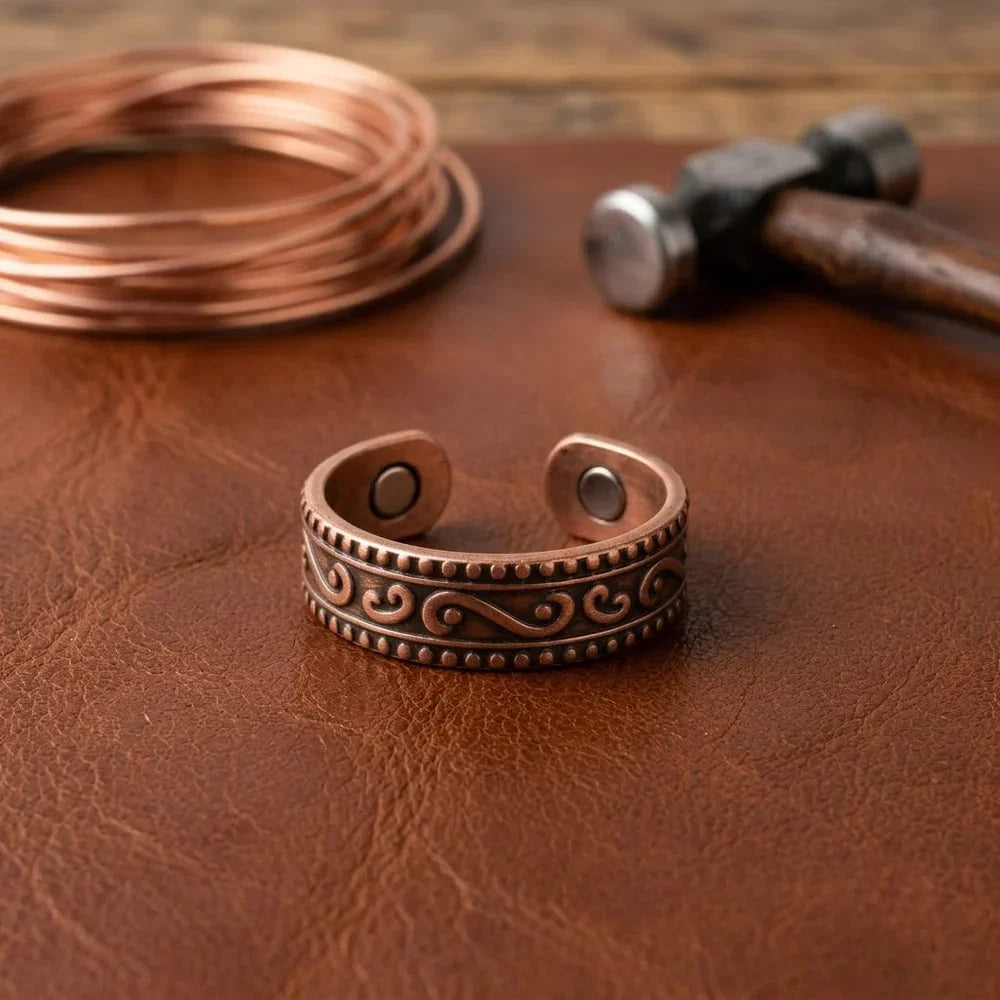 Bague en cuivre à motif de fougère lumineuse