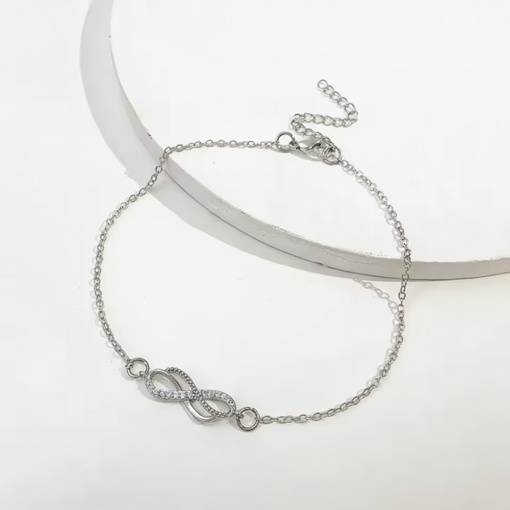 Bracelet de cheville en argent avec un délicat charme Infini