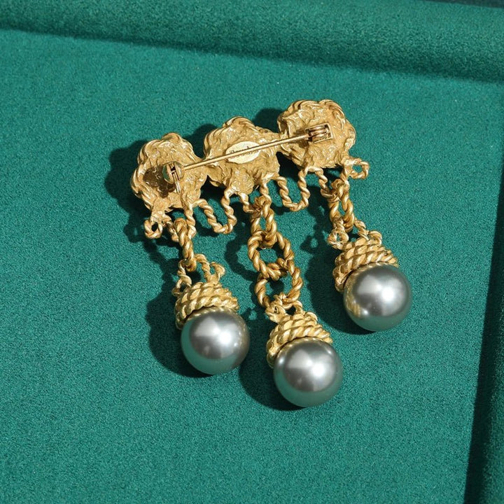 Broche en perles avec nœud doré