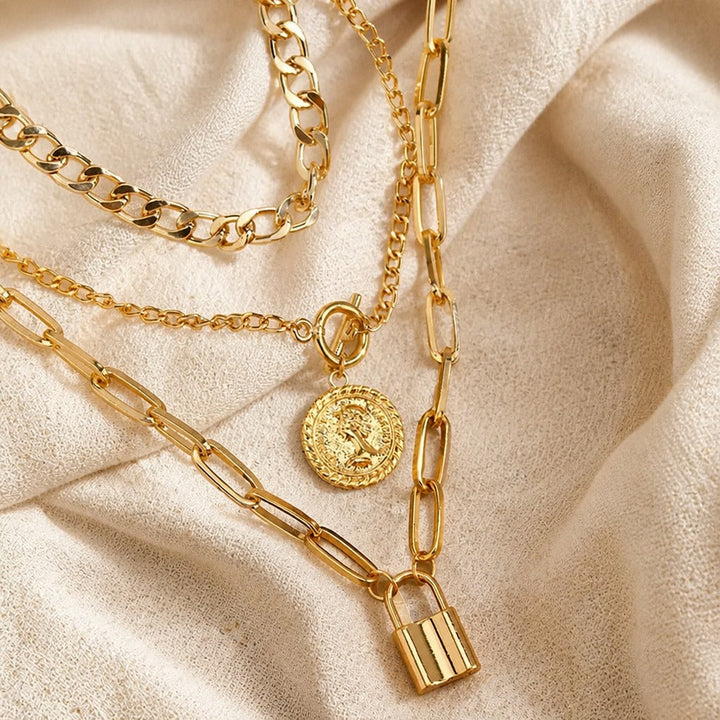 Collier à maillon avec grand médaillon