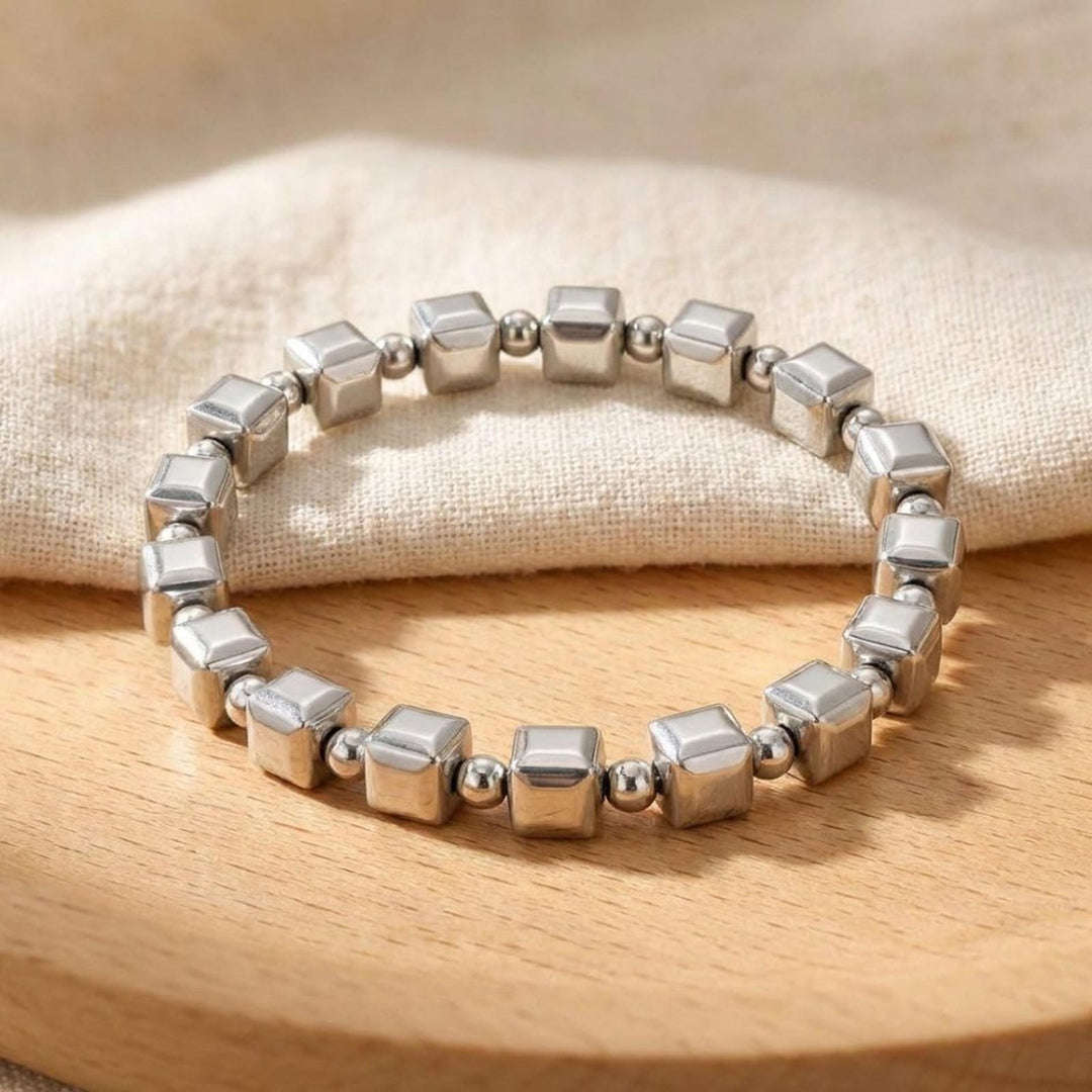 Bracelet Vintage en Perles Cubiques Argentées