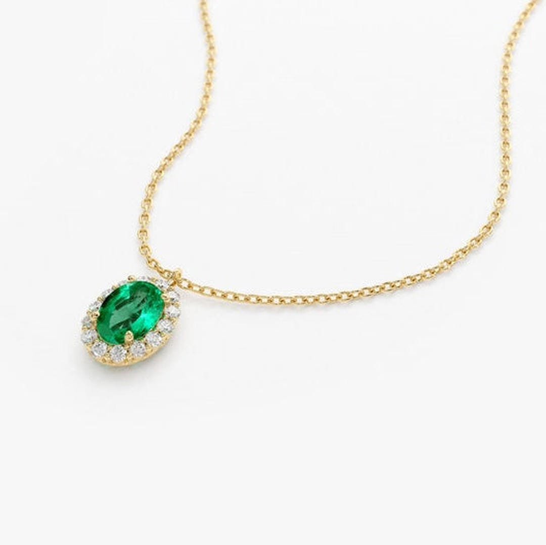 Collier Vintage Petite Émeraude en Halo