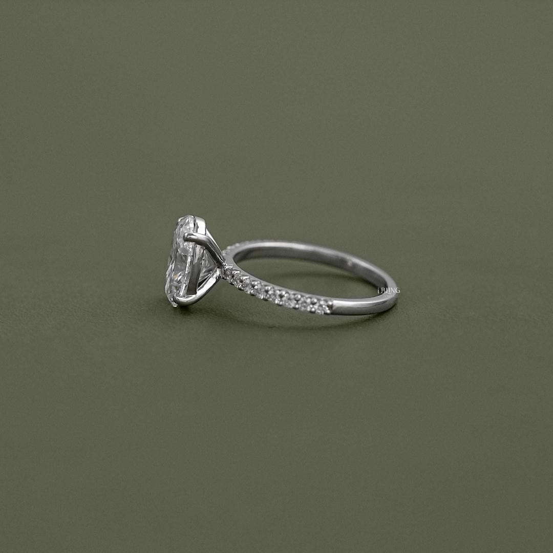 Bague Élégante en Forme Ovale