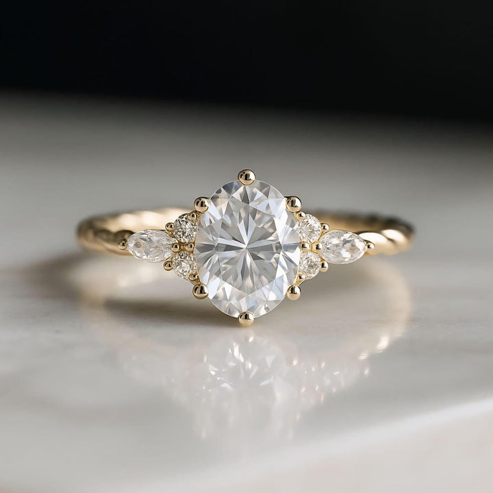 Bague Vintage en Pierre Ovale Blanche Accentuée