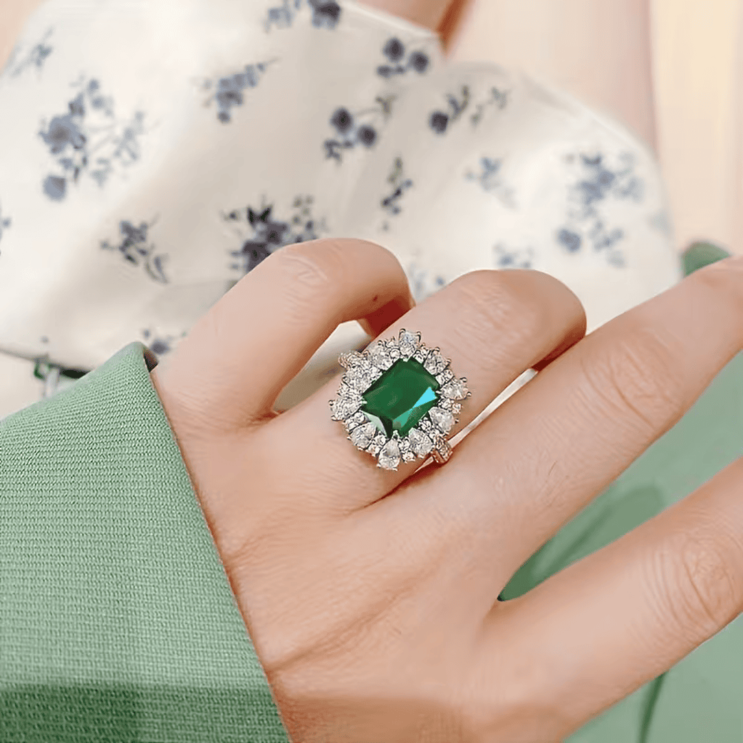 Bague Halo en Émeraude Impériale