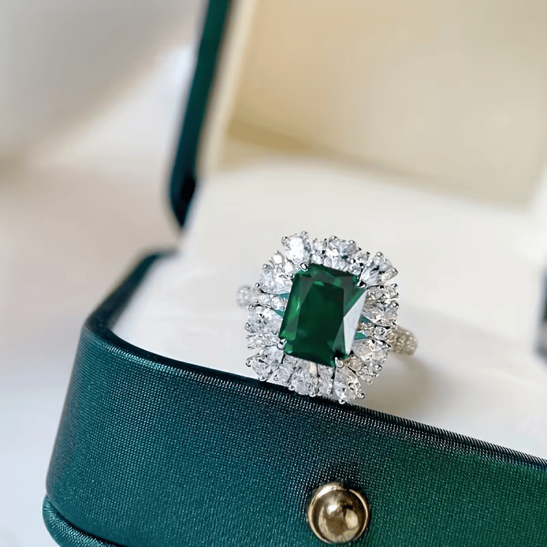Bague Halo en Émeraude Impériale