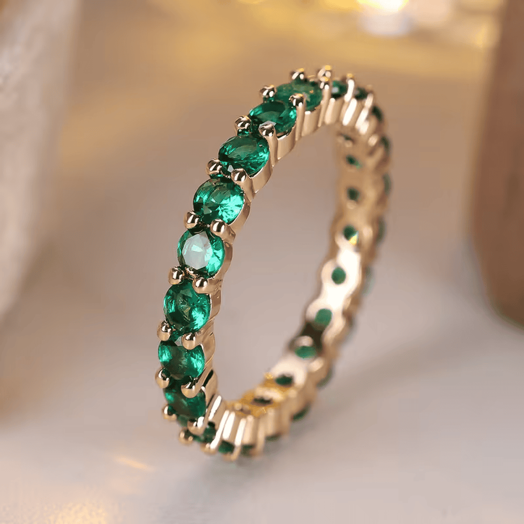 Bague Éternité Délicate en Émeraude