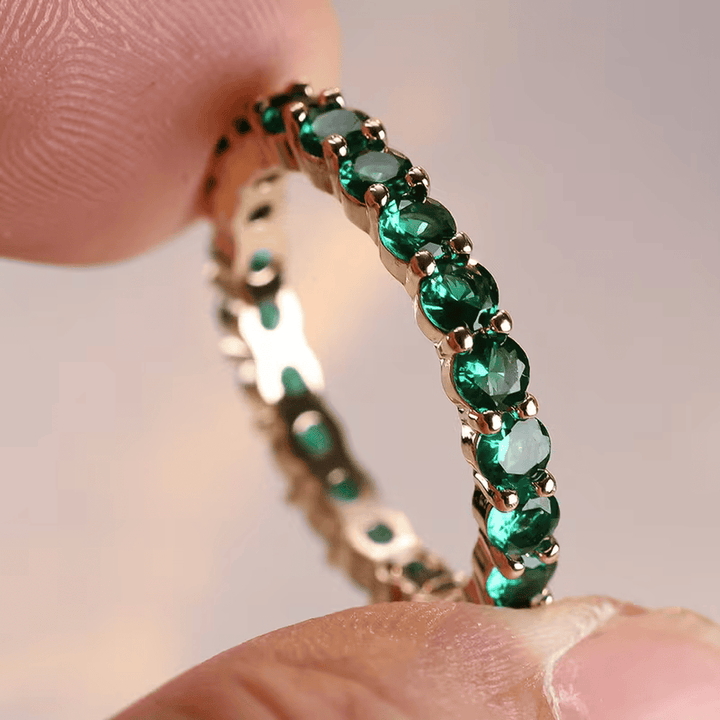 Bague Éternité Délicate en Émeraude