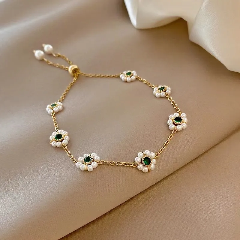 Bracelet Élégant Marguerite en Cristaux Verts