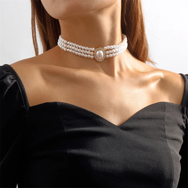 Collier Élégant avec Trois Perles Brillantes