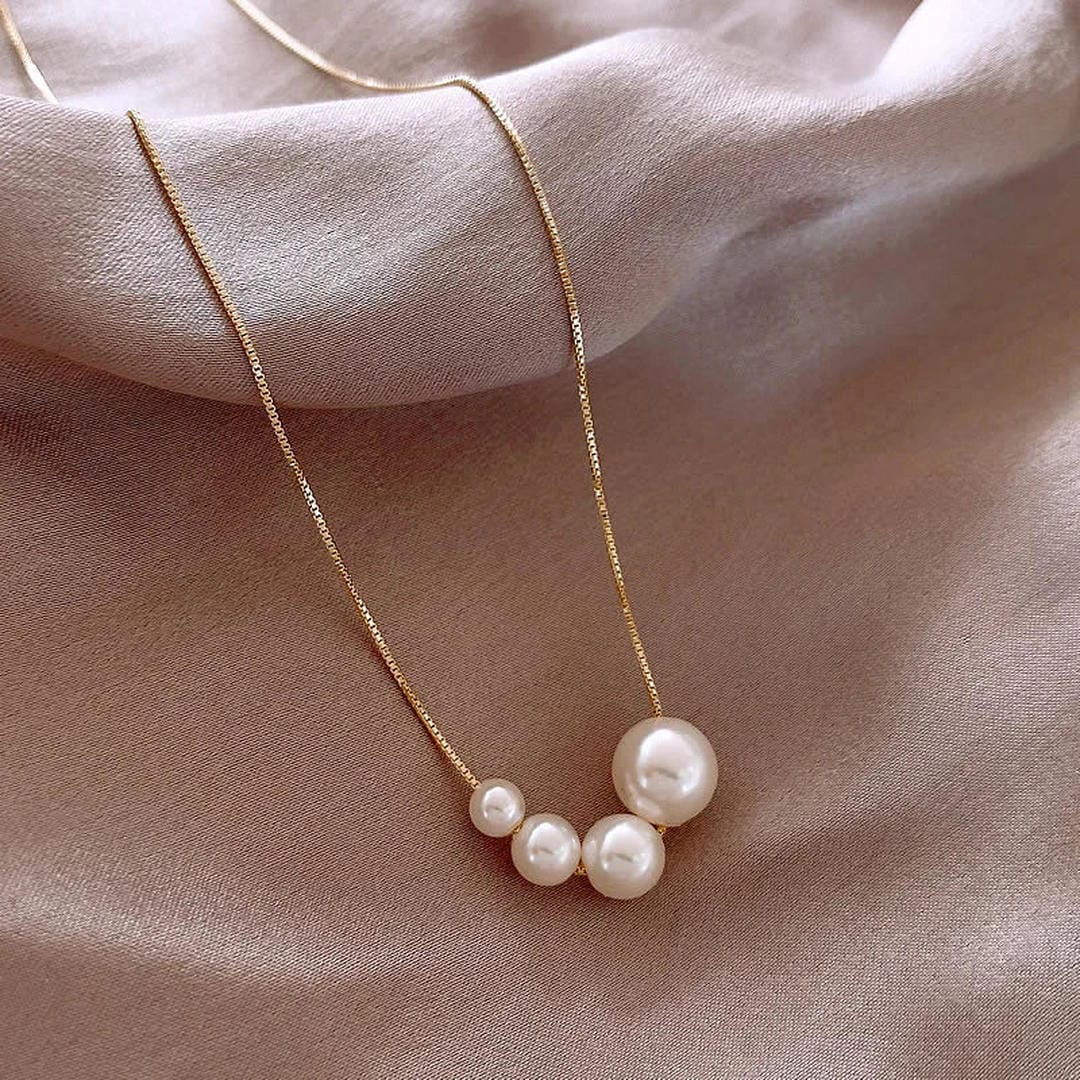 Collier Élégant en Perles Raffinées