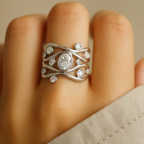 Bague Moderne en Argent ornée de Pierres Multiples