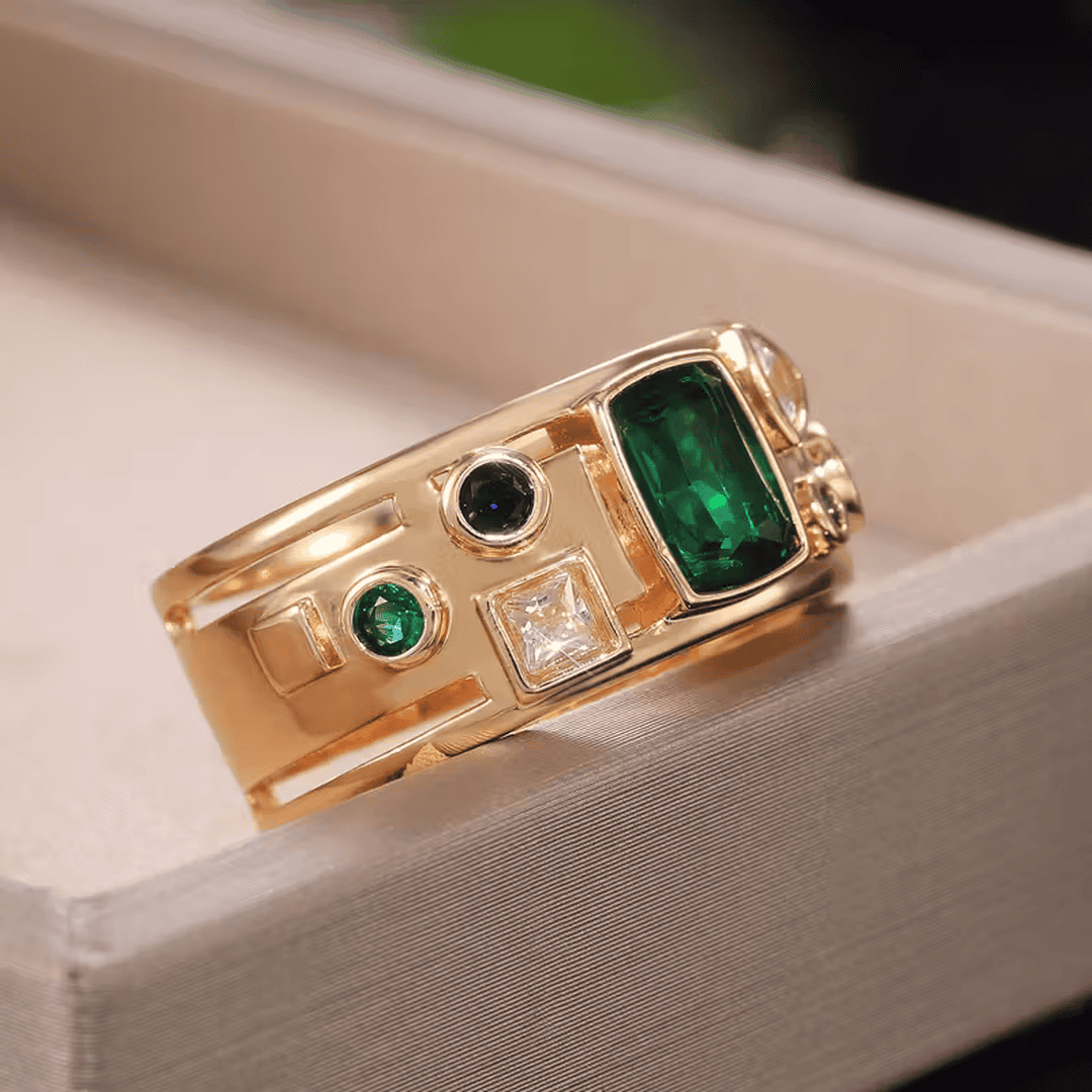 Bague Élégante en Mosaïque avec Émeraude