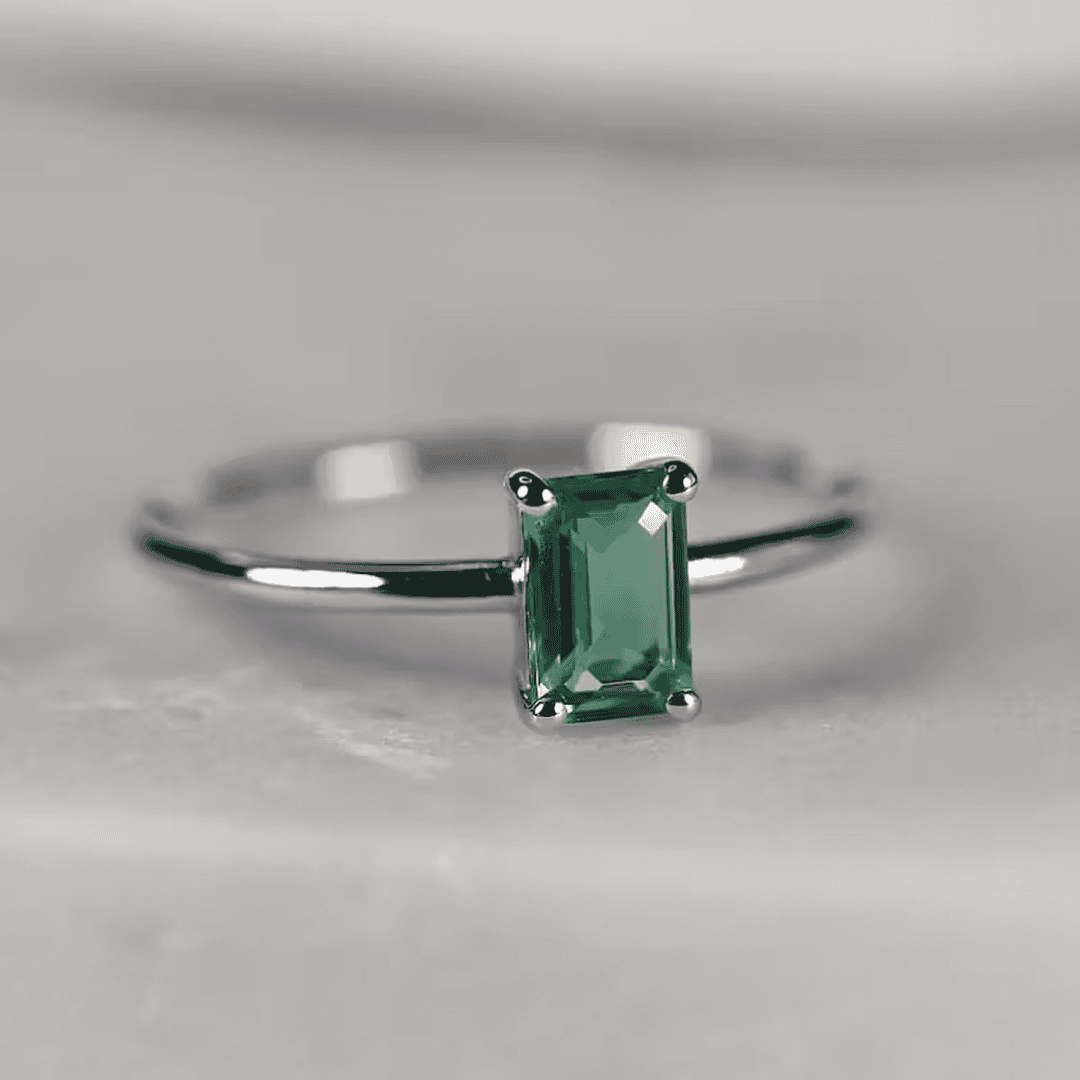 Bague Élégante Muse en Émeraude