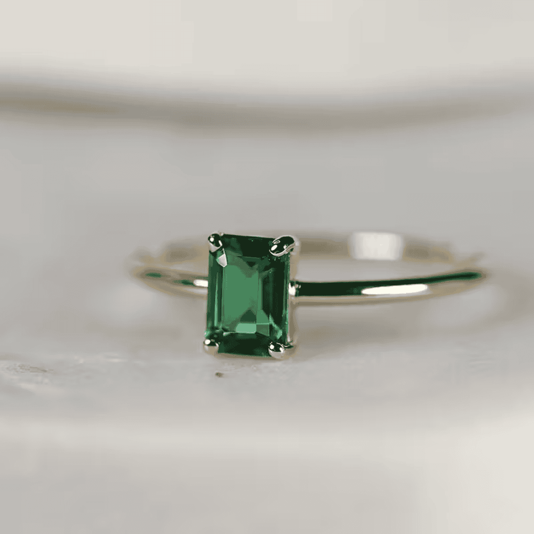 Bague Élégante Muse en Émeraude