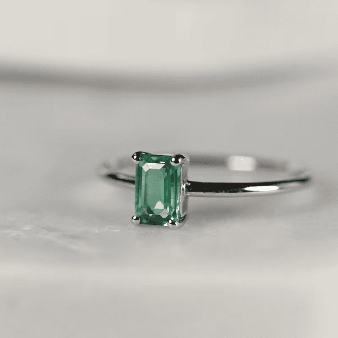 Bague Élégante Muse en Émeraude