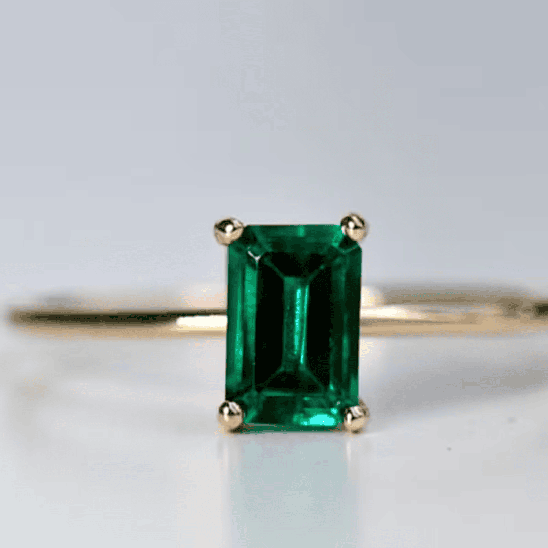 Bague Élégante Muse en Émeraude