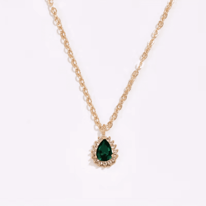 Collier en émeraude élégante de rosée