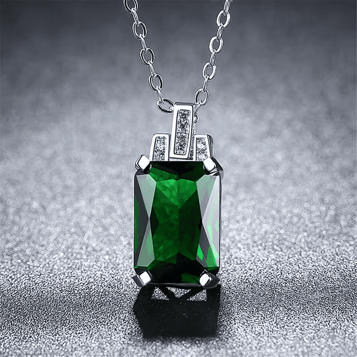 Collier urbain en émeraude baguette