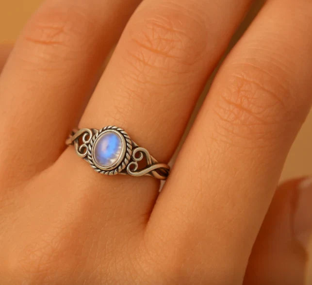 Bague en argent ancien avec cordon et pierre de lune