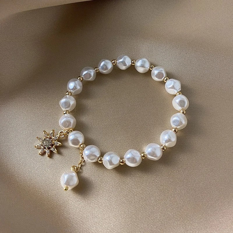 Bracelet Pendentif en Perles Blanches Dorées et Tournesol