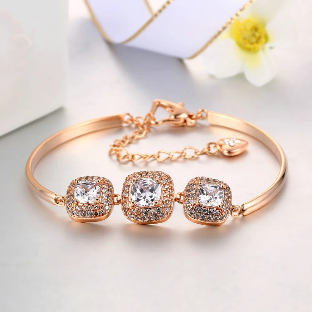 Bracelet Vintage en Or Rose avec Design Carré et Triple Cristal