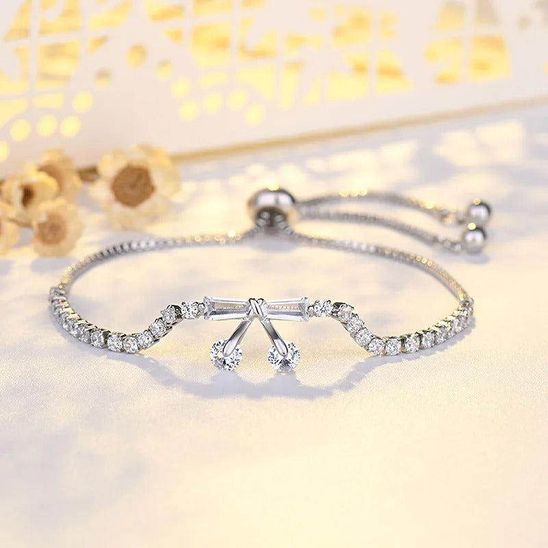 Bracelet Vintage en Argent avec Pendentif en Cristal et Noeud