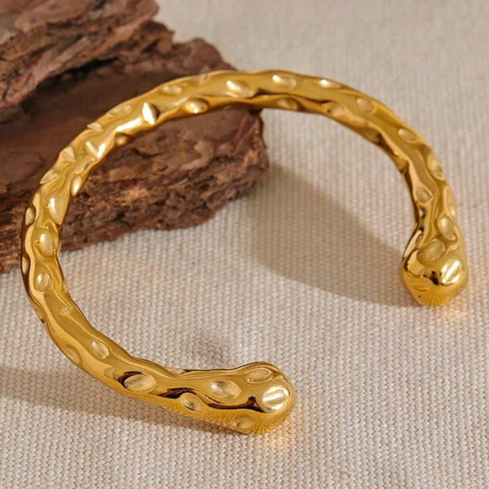 Bracelet vintage en or sculpté ouvert