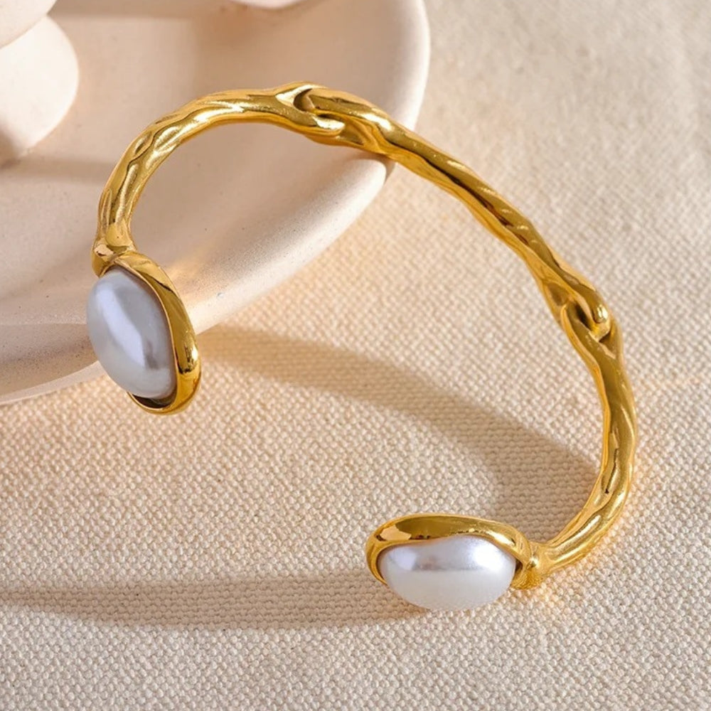 Bracelet jonc en perles blanches vintage