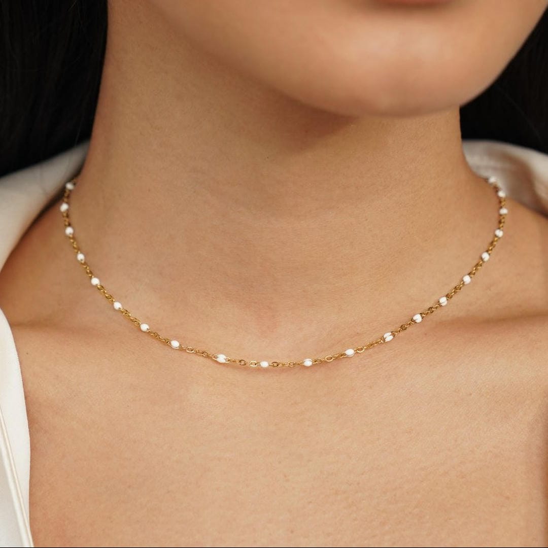 Collier en Perles Blanches Épurées